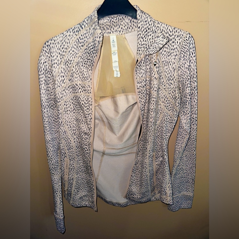 LULULEMON DEFINE JACKET SIZE 4